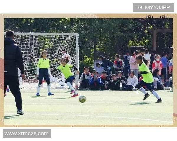 小孩小足球明星展现过人技巧引领青春梦想之路 小孩小足球明星展现过人技巧引领青春梦想之路