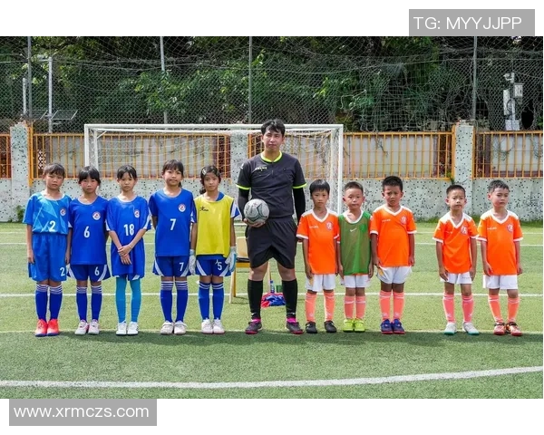 足球明星精神小伙的魅力瞬间展现青春活力与激情的完美结合 足球明星精神小伙的魅力瞬间展现青春活力与激情的完美结合