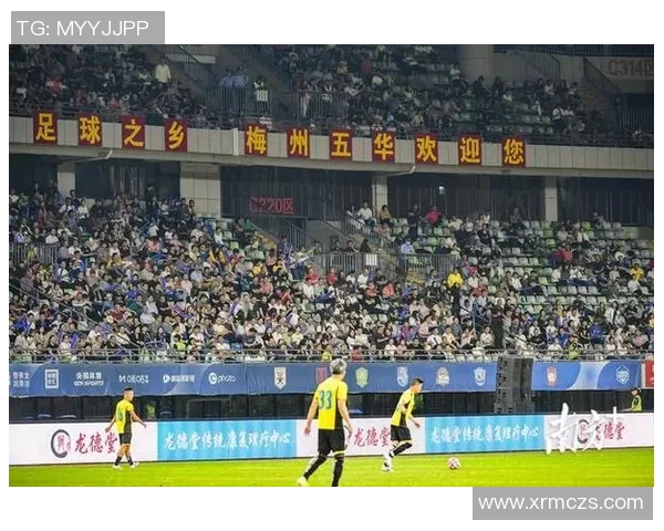 3R足球明星引领潮流展现激情与实力的完美结合 3R足球明星引领潮流展现激情与实力的完美结合