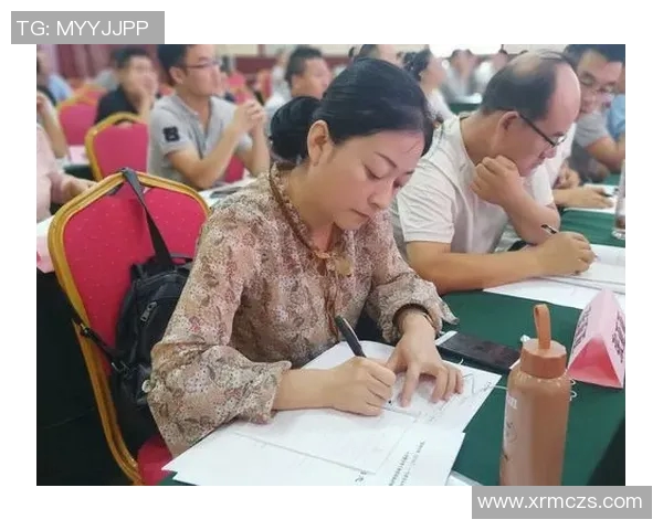 足球明星美琪高清图片欣赏展现她的魅力与风采让你领略足球场上的女神风范